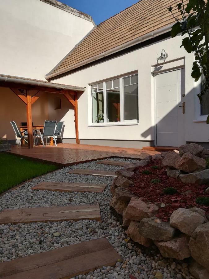Buborek Apartman تاتا المظهر الخارجي الصورة